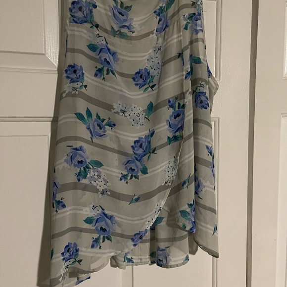 Lane Bryant split back sleeveless top - Picture 2 of 2